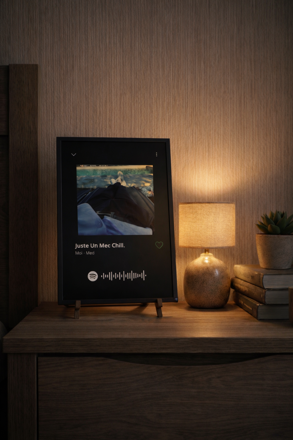 Cadre photo personnalisé style lecteur Spotify noir avec photo souvenir vacances et code scannable