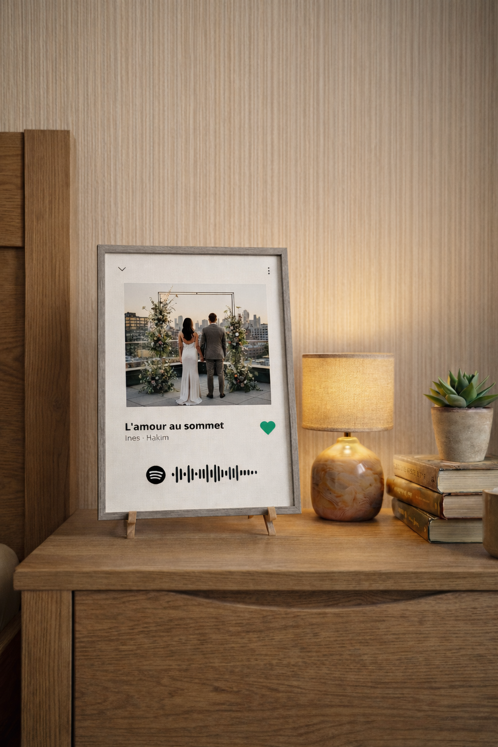 Cadre photo personnalisé style lecteur Spotify noir avec photo souvenir et code scannable cadeau pour amis, couples et famille.