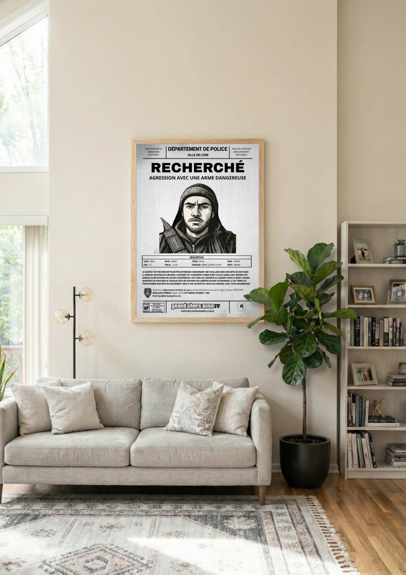 Idée de décoration intérieure moderne avec une affiche Wanted encadrée. Un cadre photo personnalisé parfait pour un setup gaming ou un salon.