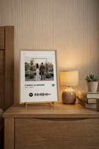 Détail code musique scannable sur cadre photo personnalisé idée cadeau original pour homme et femme"