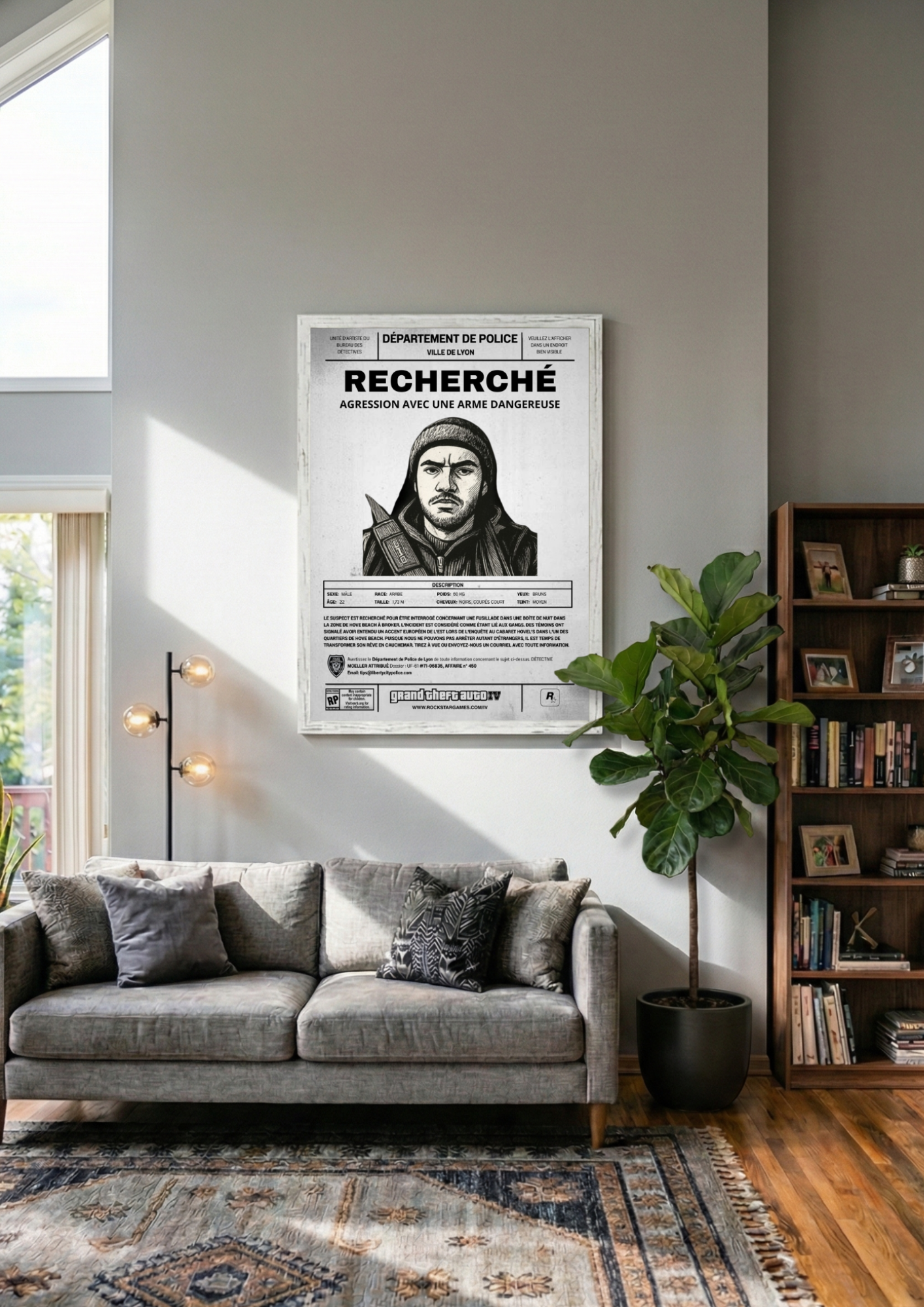 Idée de décoration intérieure moderne avec une affiche Wanted encadrée. Un cadre photo personnalisé parfait pour un setup gaming ou un salon.