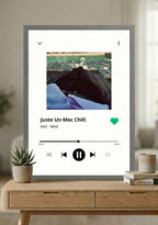 Cadre photo personnalisé style interface lecteur musique minimaliste (sans code scannable). Design épuré avec photo et titre pour une décoration moderne.